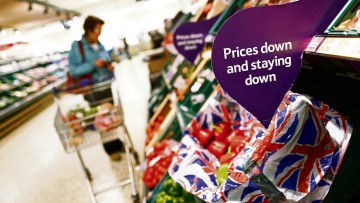 02 Rapid growth of discount grocers Lidl and Aldi have forced the Big Four supermarkets into an ongoing price war