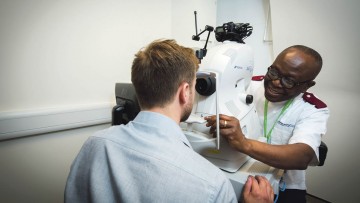 DeepMind is work­ing with Moorfields Eye Hospital to de­velop an AI system to spot sight-threat­ening conditions in OCT scans 