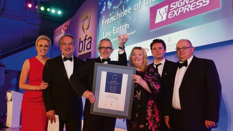 Andrew Brattesani of HSBC (left) presenting Lee Eaton of Signs Express with the bfa HSBC Franchisee of the Year 2015 award