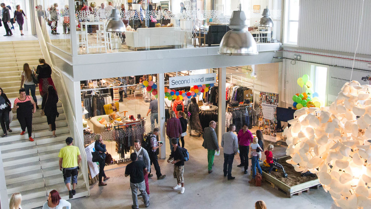 ReTuna Återbruksgalleria, the world's ﬁrst recycling mall