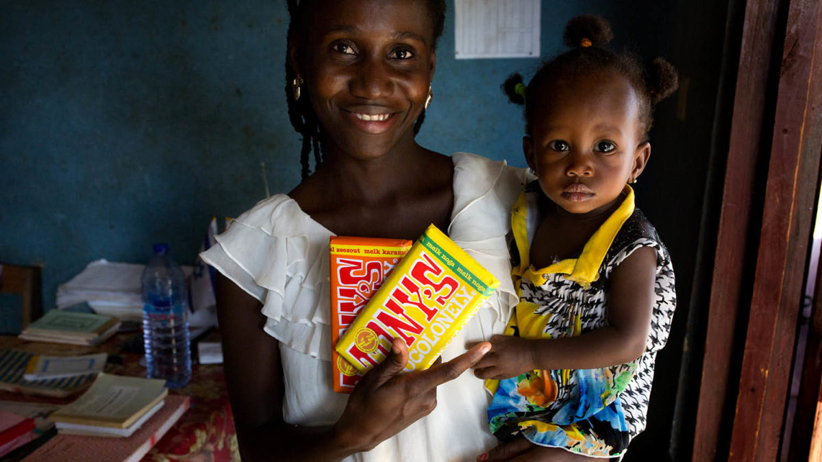 Chocolate production can be fair: mother holding baby and Tony's Chocolonely chocolate