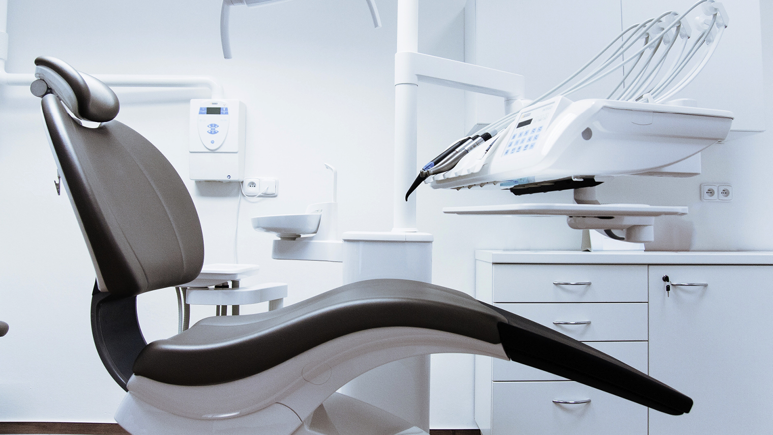 Dental practices are in trouble: here's 6 ways to save them