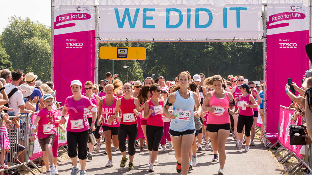 Runners starting Cancer Research’s annual Race for Life event in Southampton in 2013