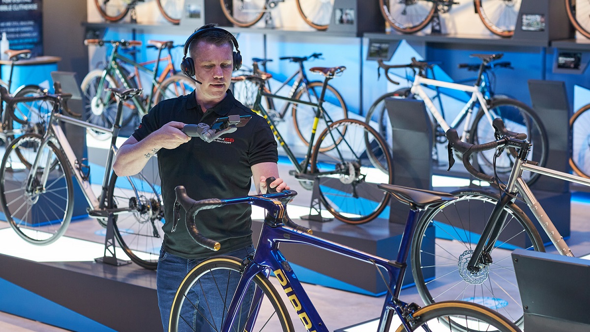 Expert from Ribble Cycles uses smartphone to show a customer a bike virtually